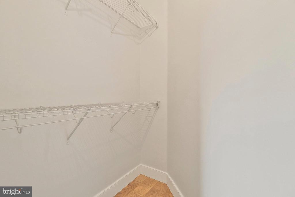 2000 CLARENDON BOULEVARD Unit: 805