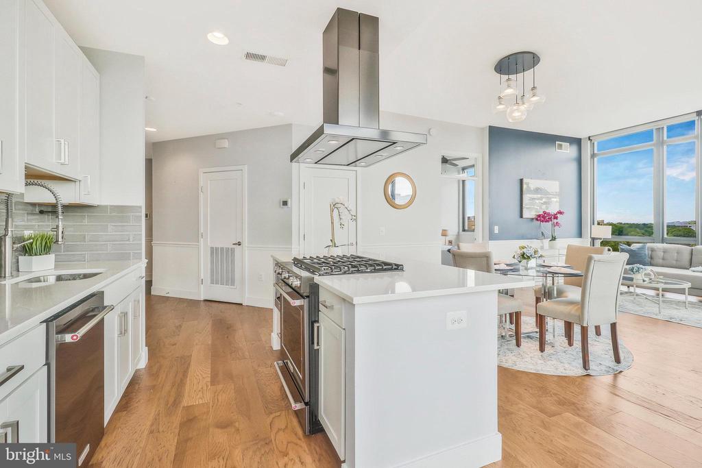 2000 CLARENDON BOULEVARD Unit: 805