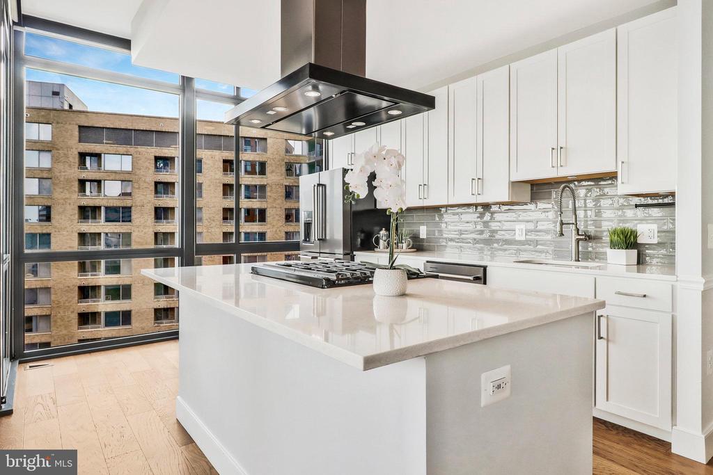 2000 CLARENDON BOULEVARD Unit: 805