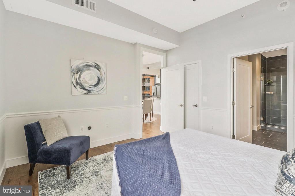 2000 CLARENDON BOULEVARD Unit: 805