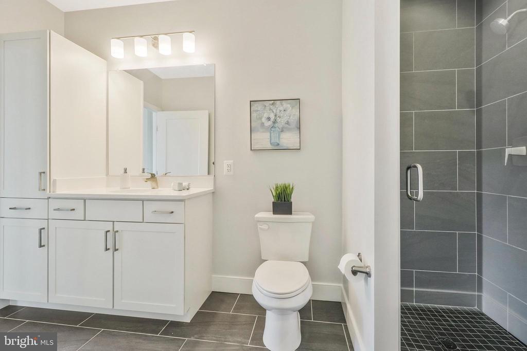 2000 CLARENDON BOULEVARD Unit: 805