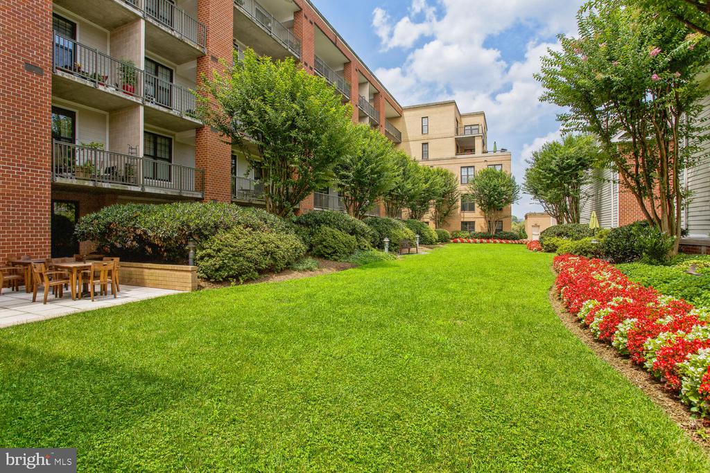444 W BROAD STREET Unit: 619