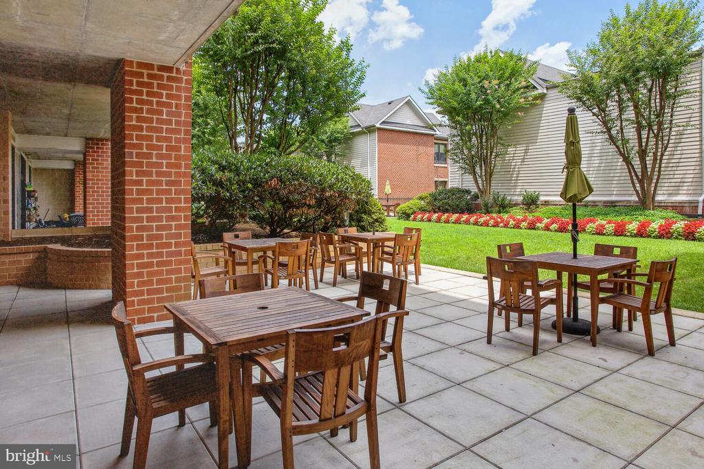 444 W BROAD STREET Unit: 619