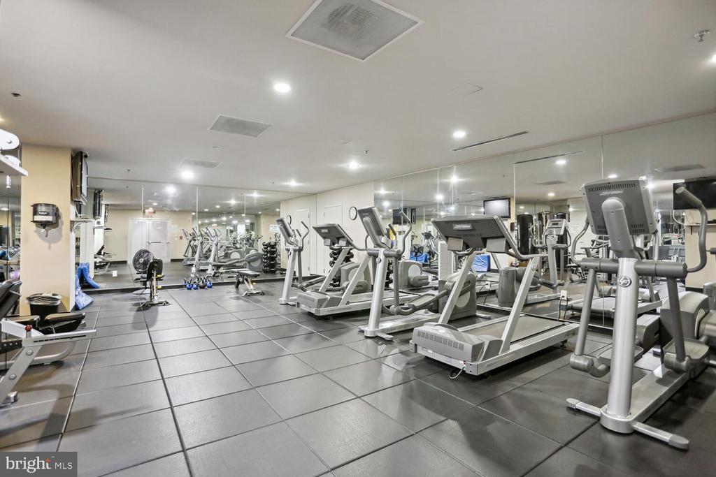 444 W BROAD STREET Unit: 619