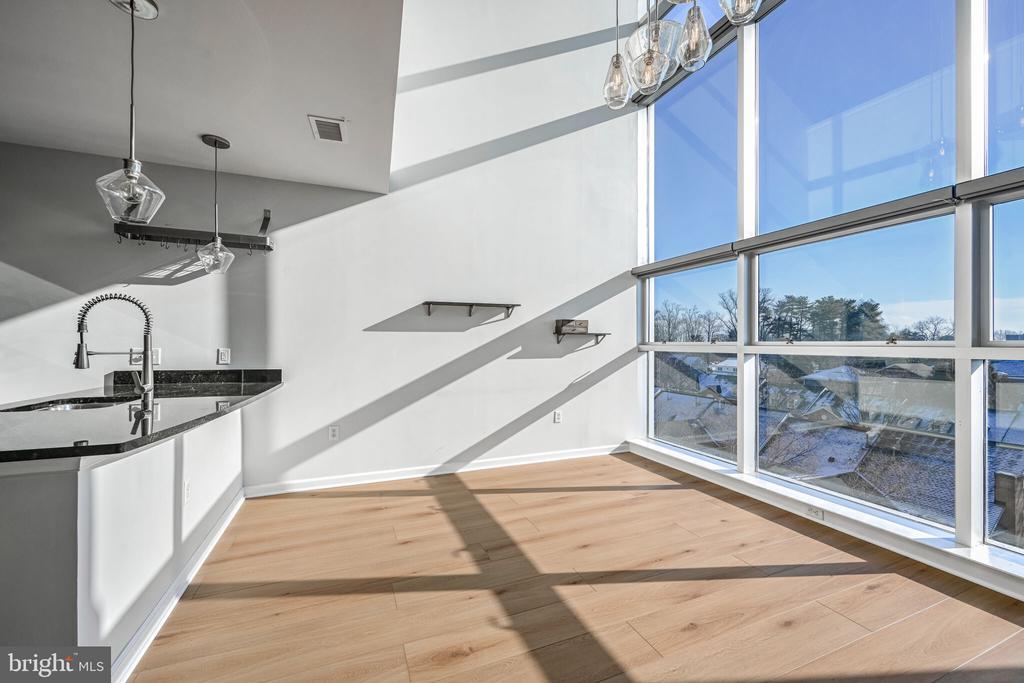444 W BROAD STREET Unit: 619