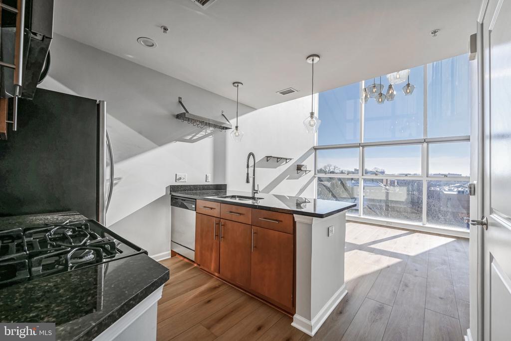 444 W BROAD STREET Unit: 619