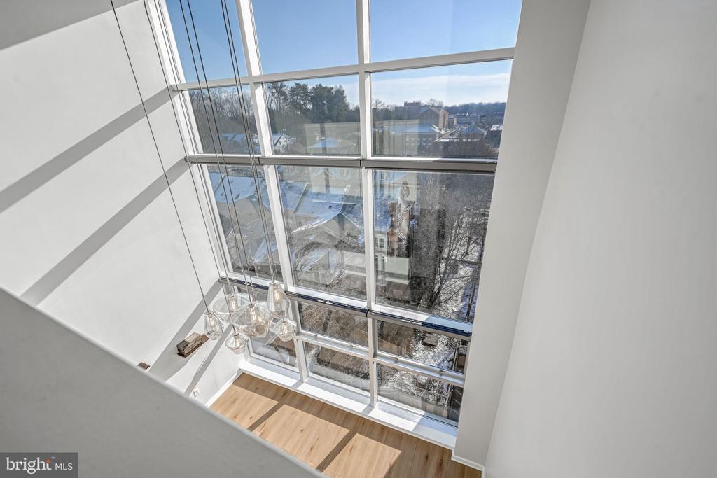 444 W BROAD STREET Unit: 619