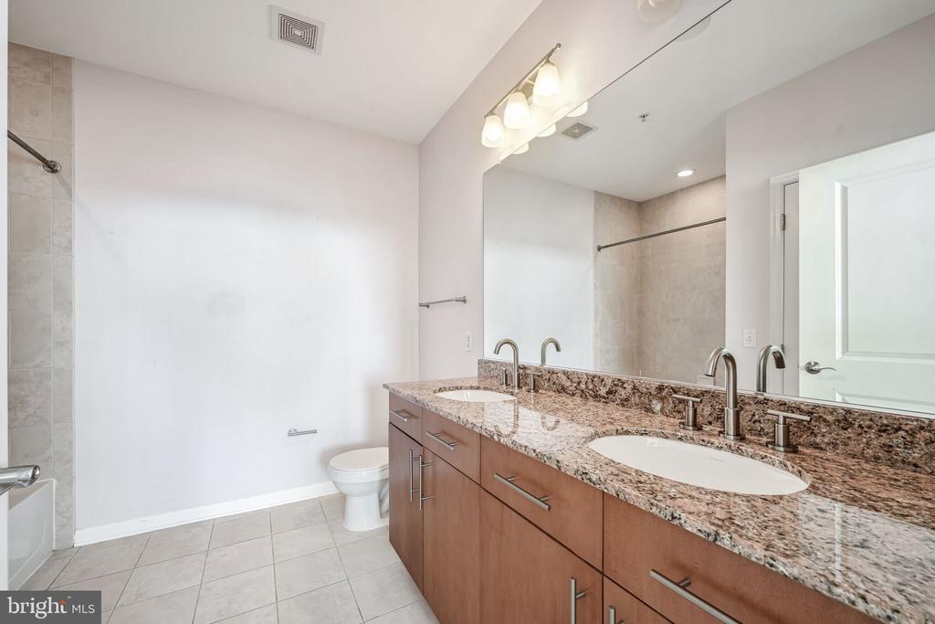 444 W BROAD STREET Unit: 619