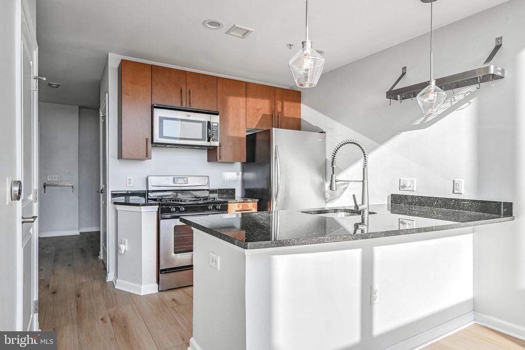 444 W BROAD STREET Unit: 619