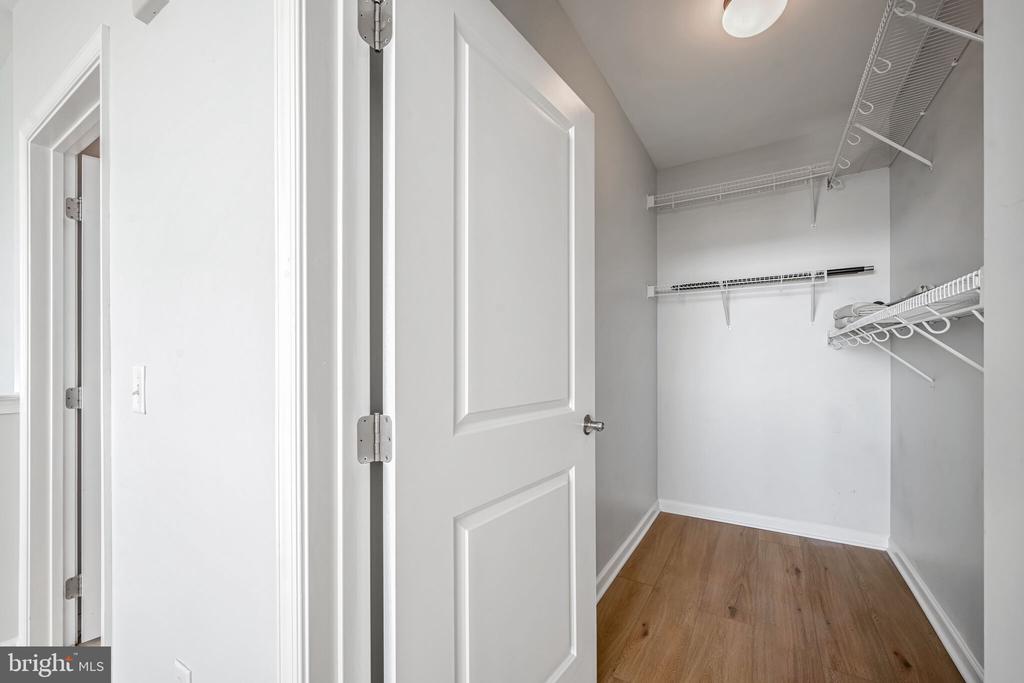 444 W BROAD STREET Unit: 619