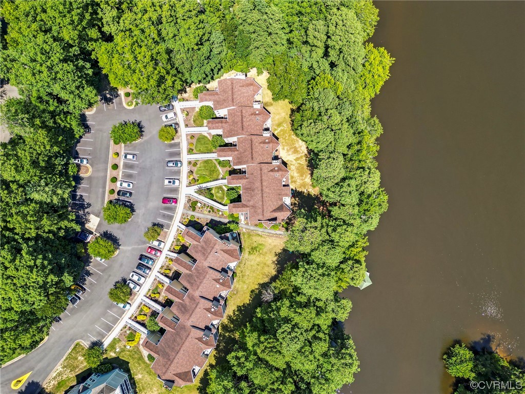206 Water Pointe Ct