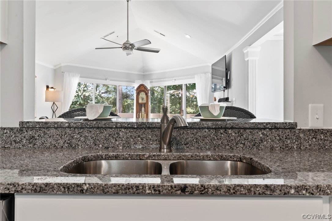 206 Water Pointe Ct