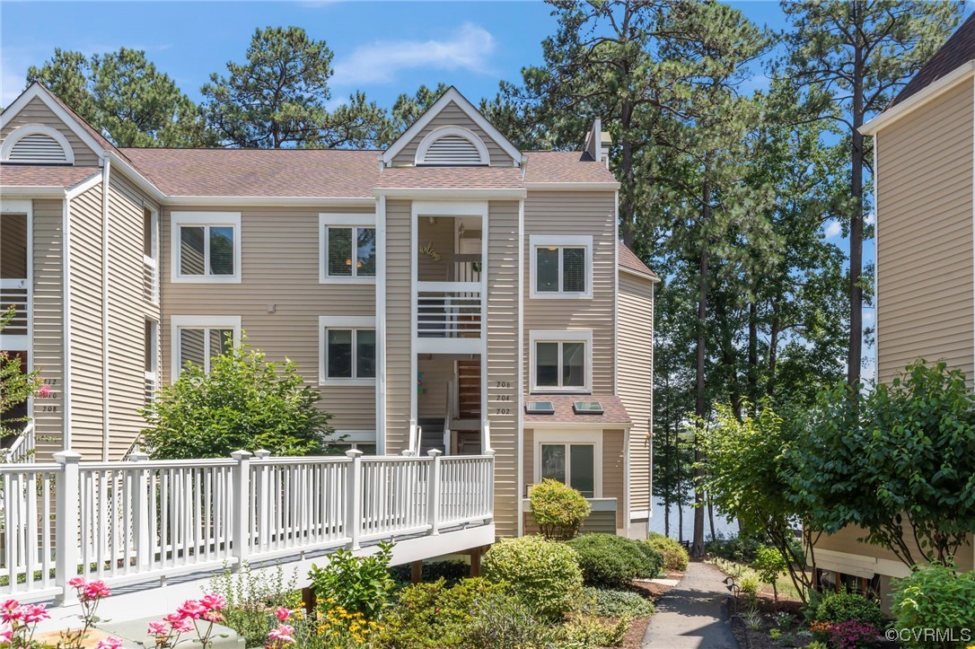 206 Water Pointe Ct