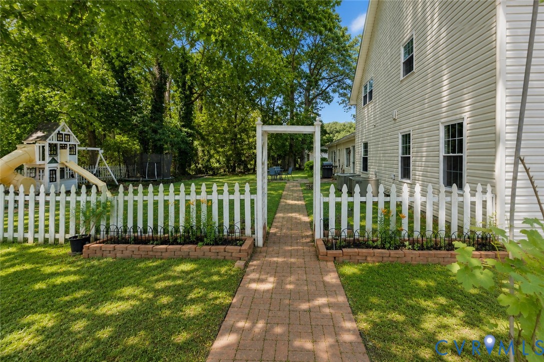 437 Plainview Rd