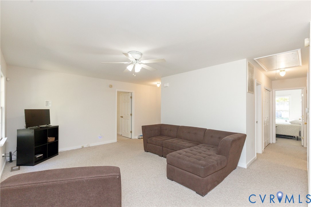 7229 Pineleaf Dr