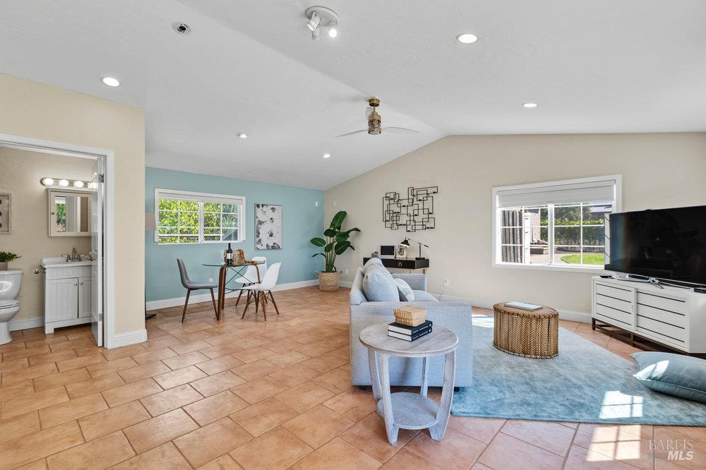 1022 Berry Lane