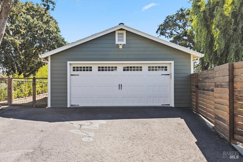1022 Berry Lane