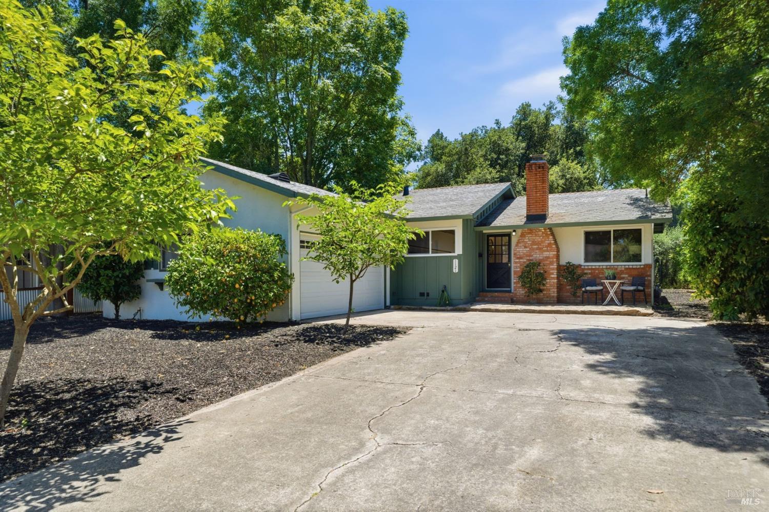 1121 Valley View Street