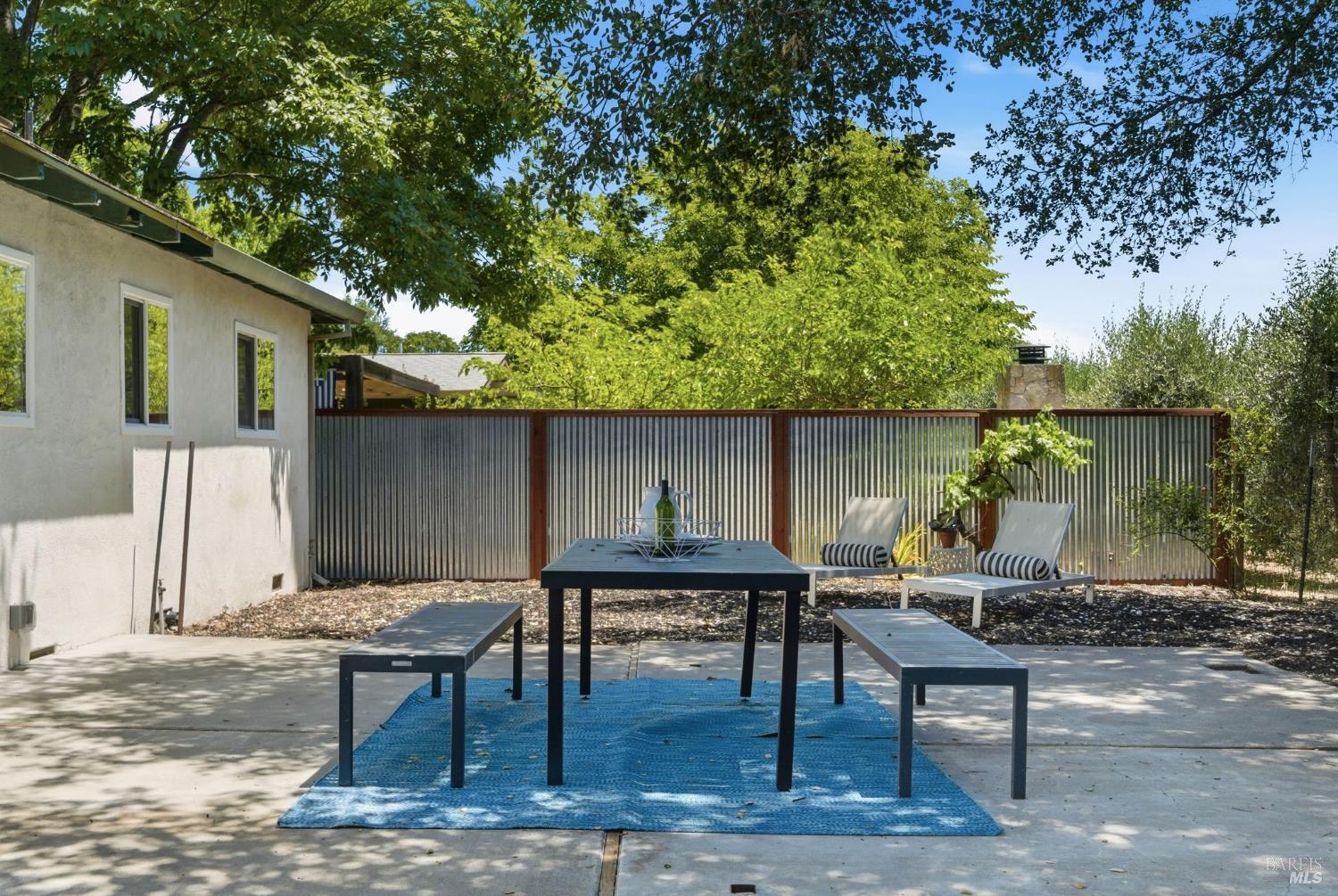 1121 Valley View Street