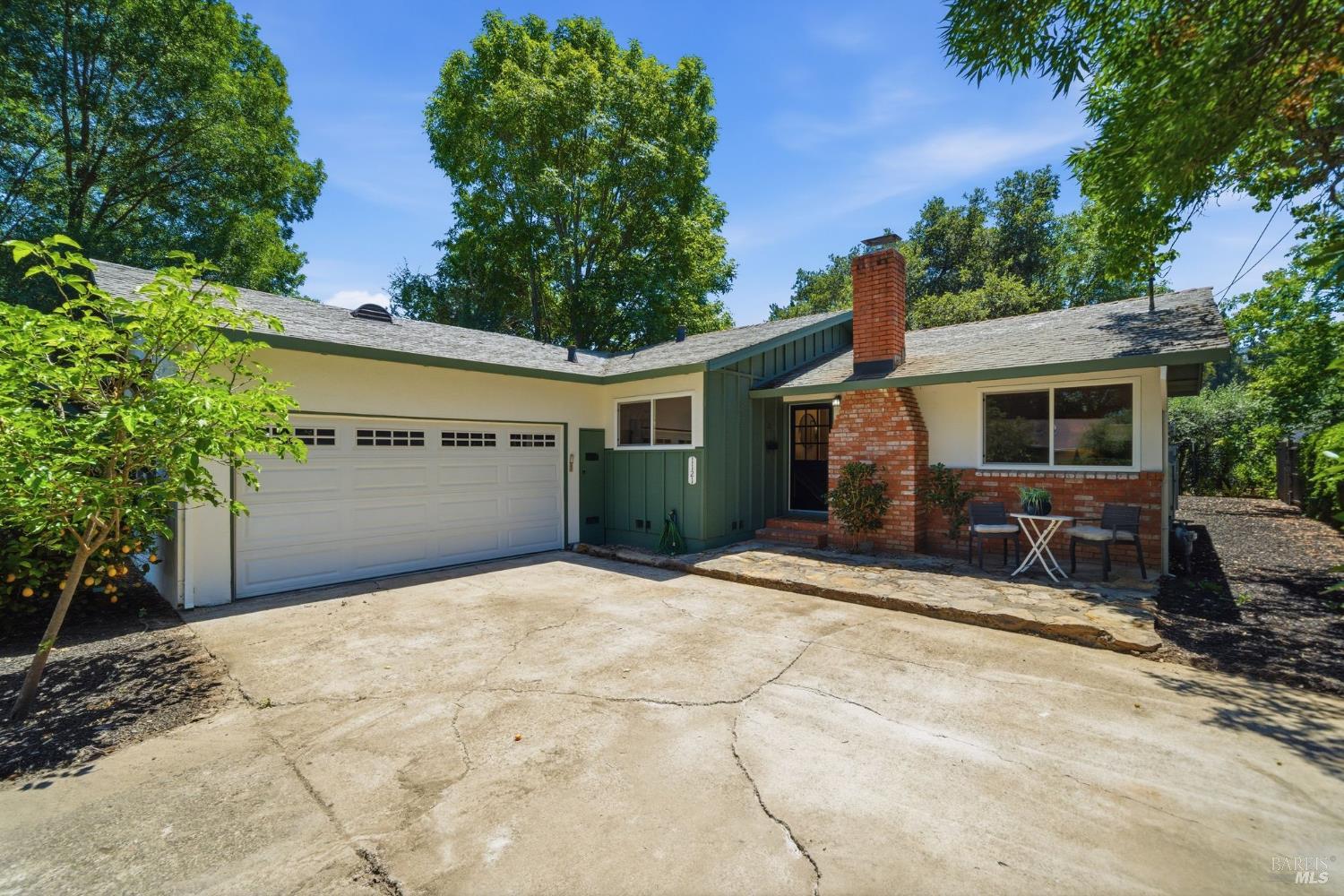 1121 Valley View Street