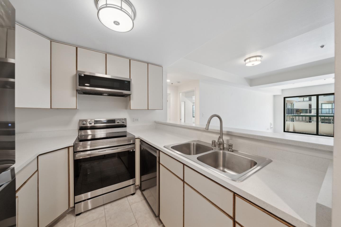 601 Van Ness AVE 341