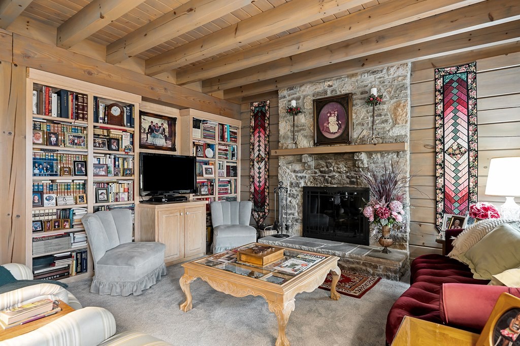 5989 Alfs Way