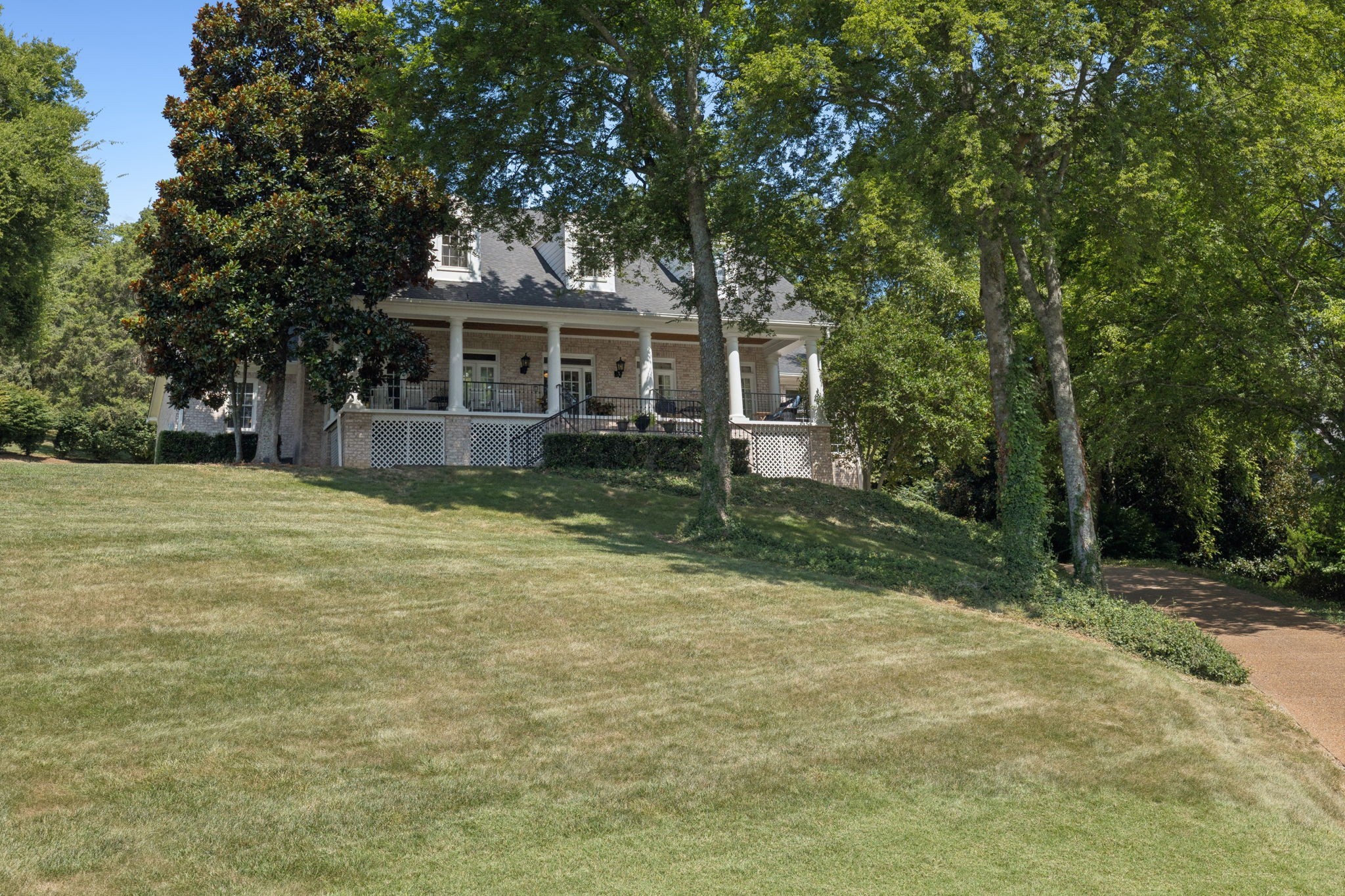 728 Legends Crest Dr