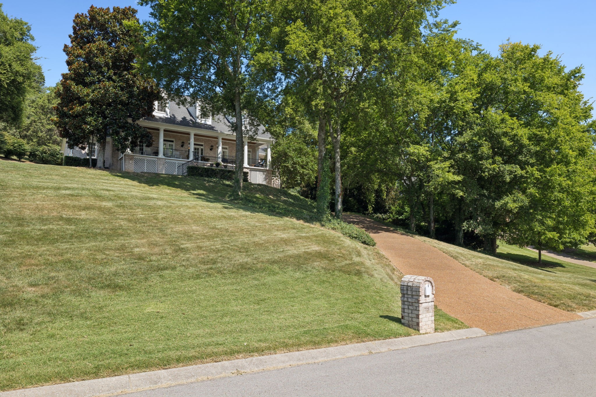 728 Legends Crest Dr