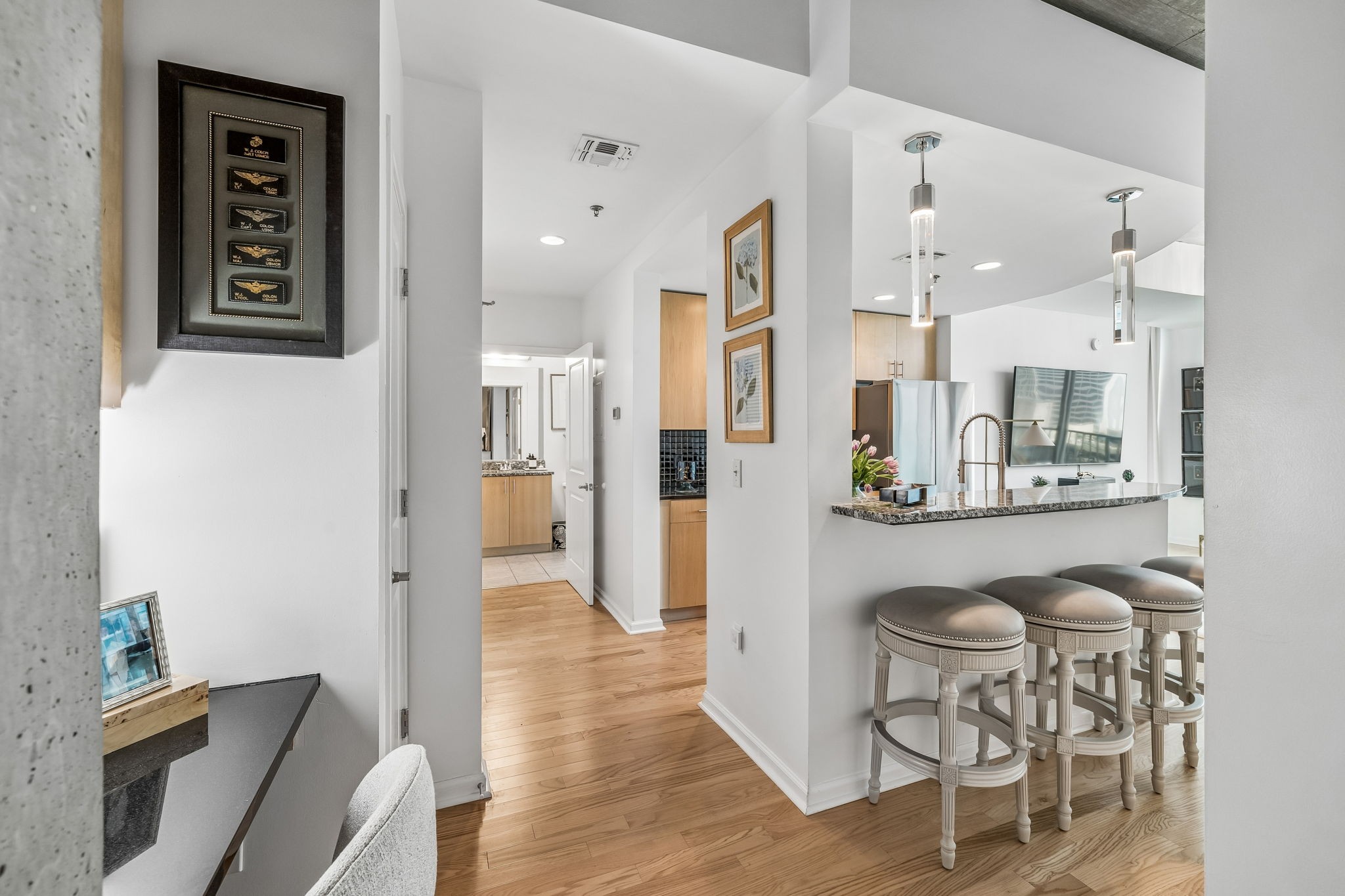 415 Church St Unit: 1604