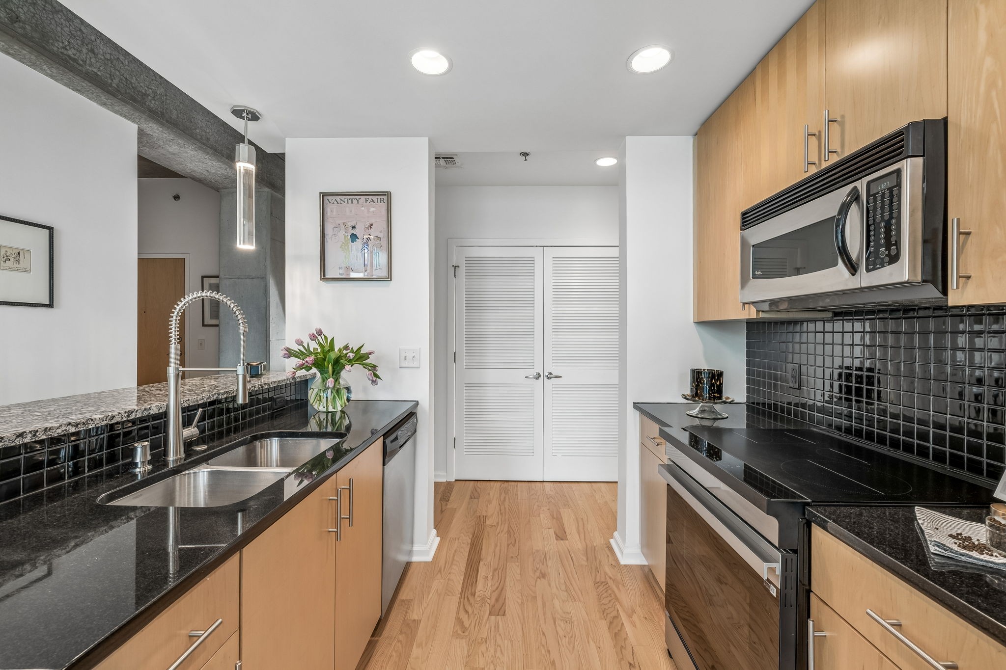 415 Church St Unit: 1604