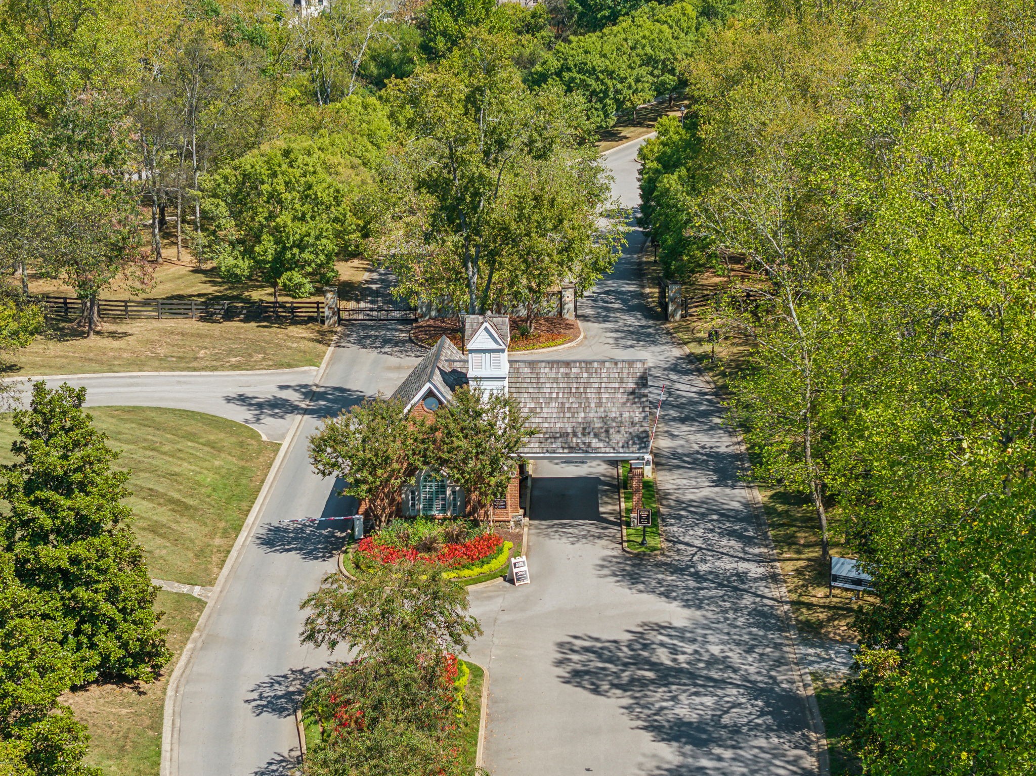 4035 Old Light Cir