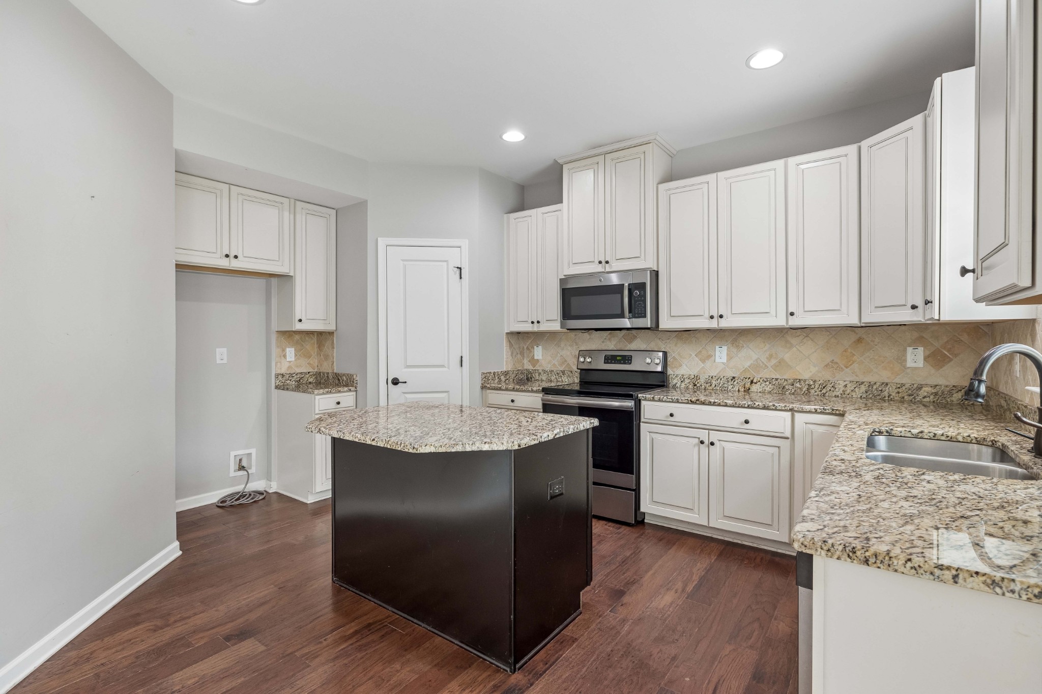 407 Goodman Dr