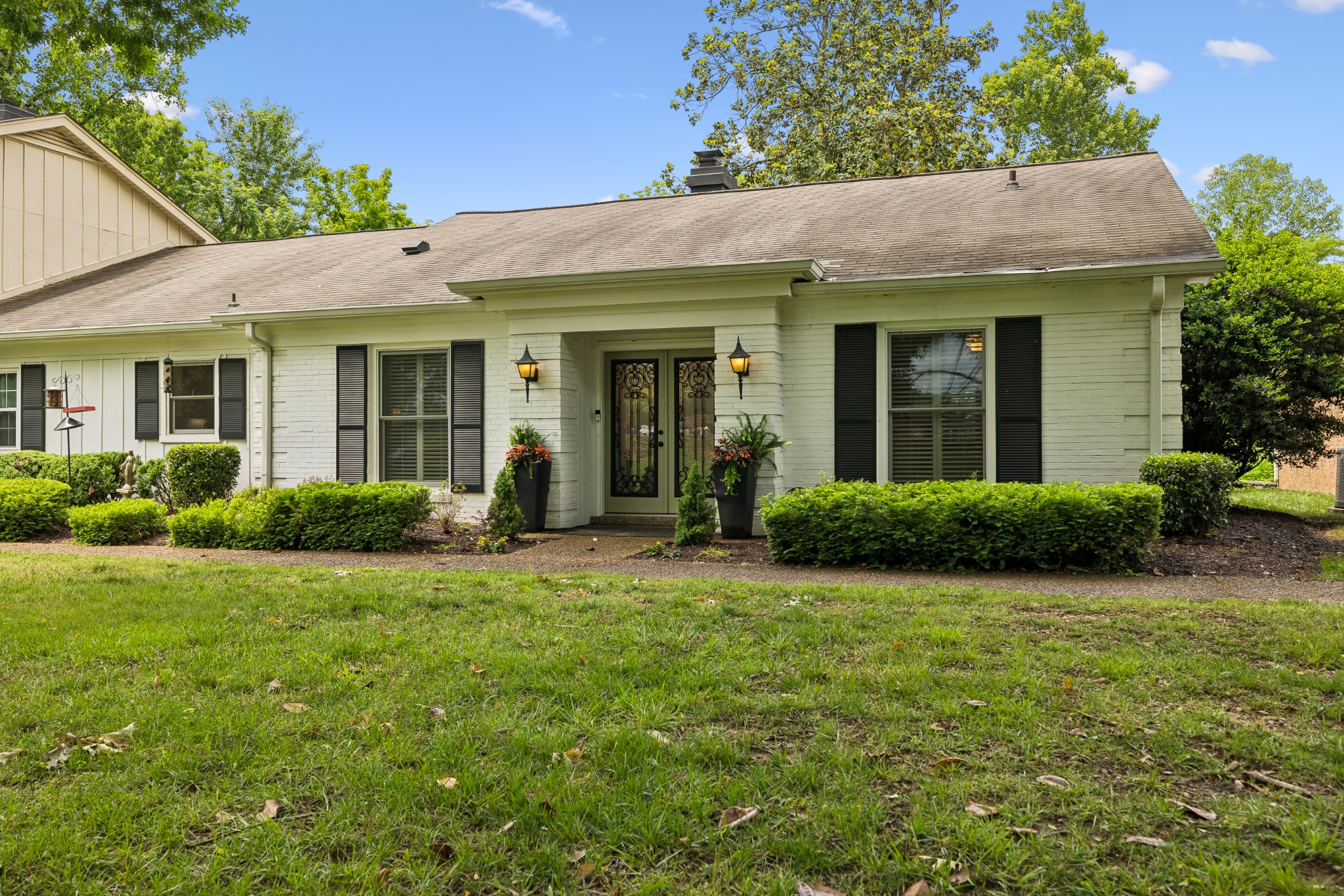 235 Boxwood Dr
