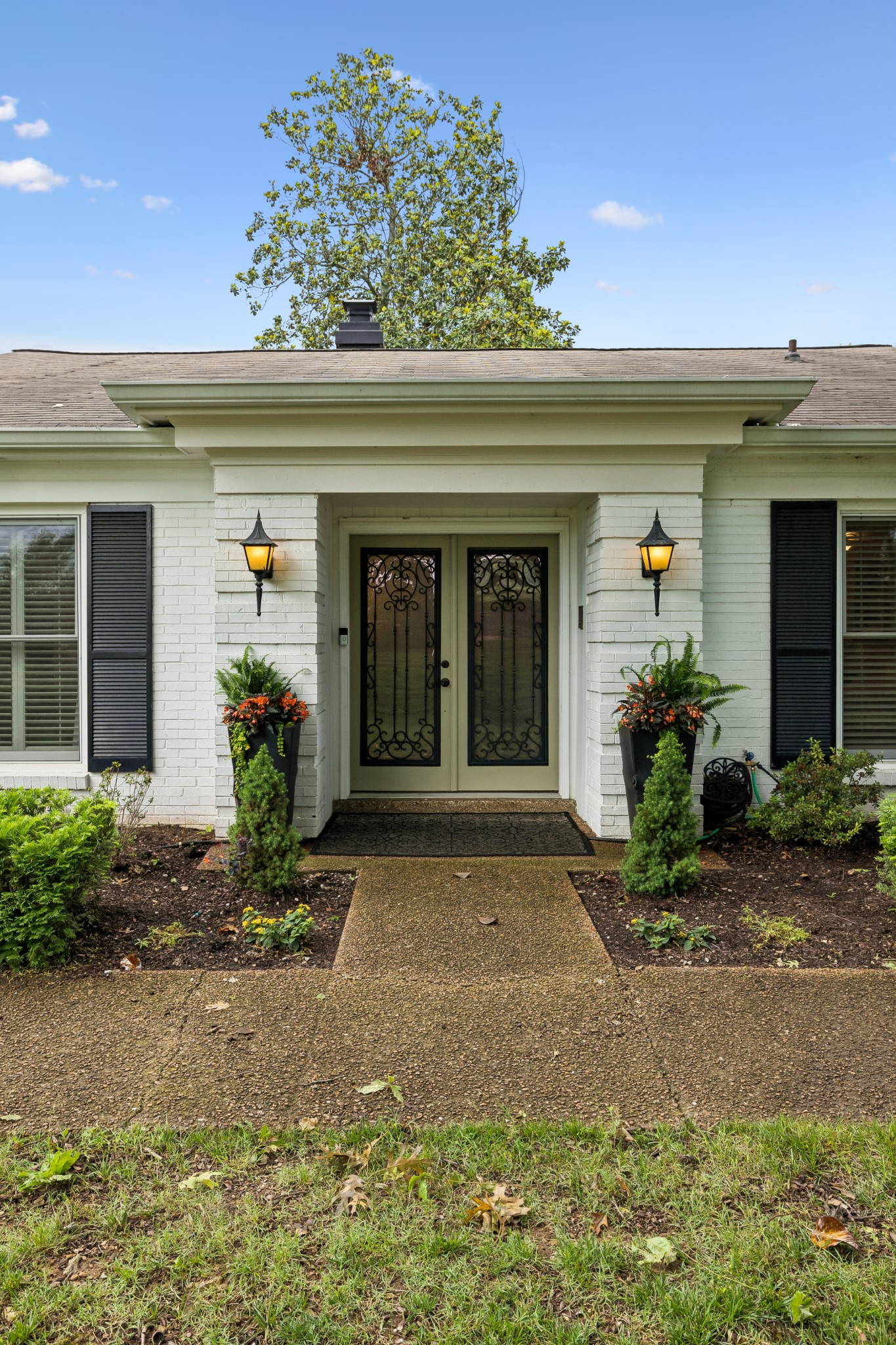 235 Boxwood Dr