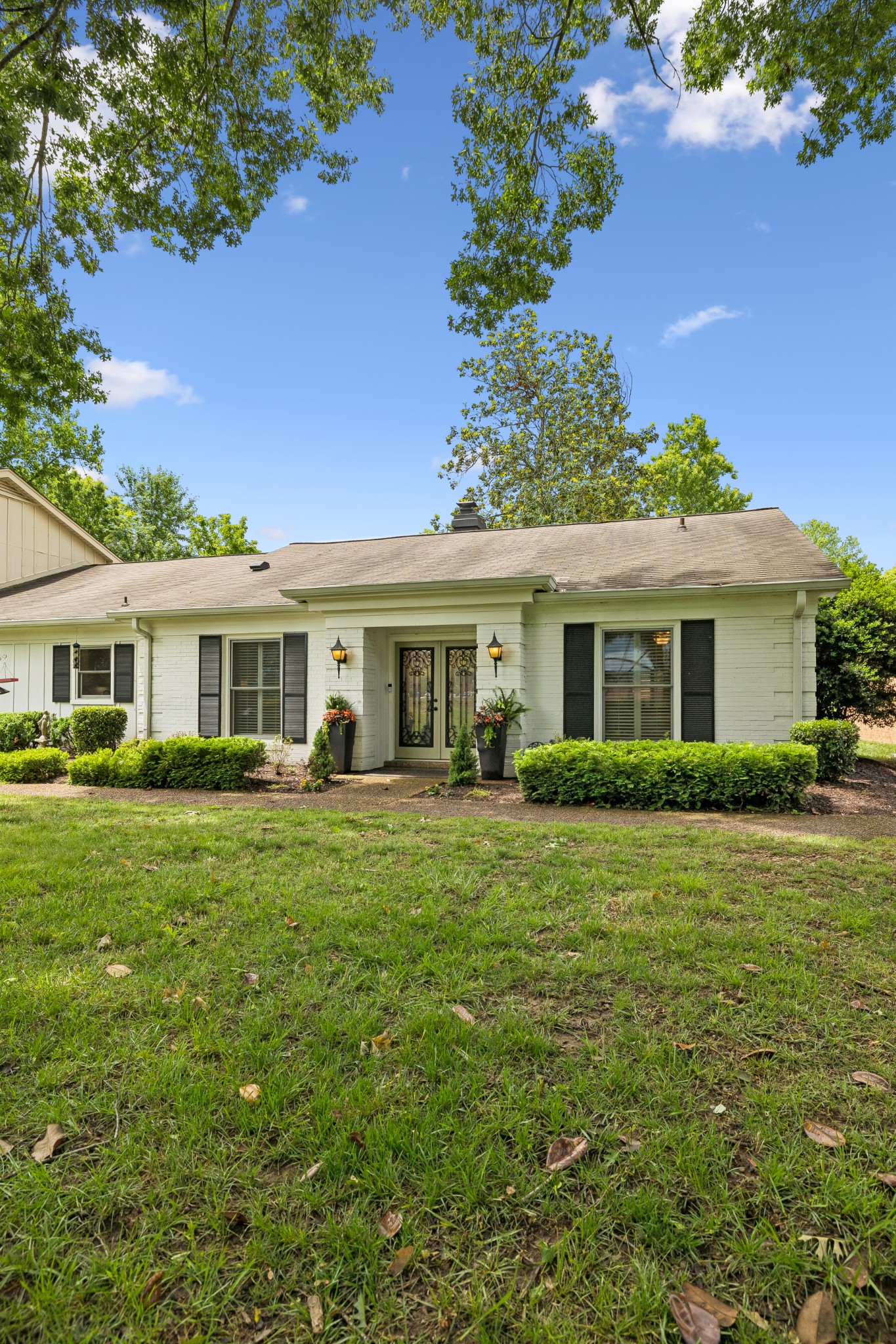 235 Boxwood Dr