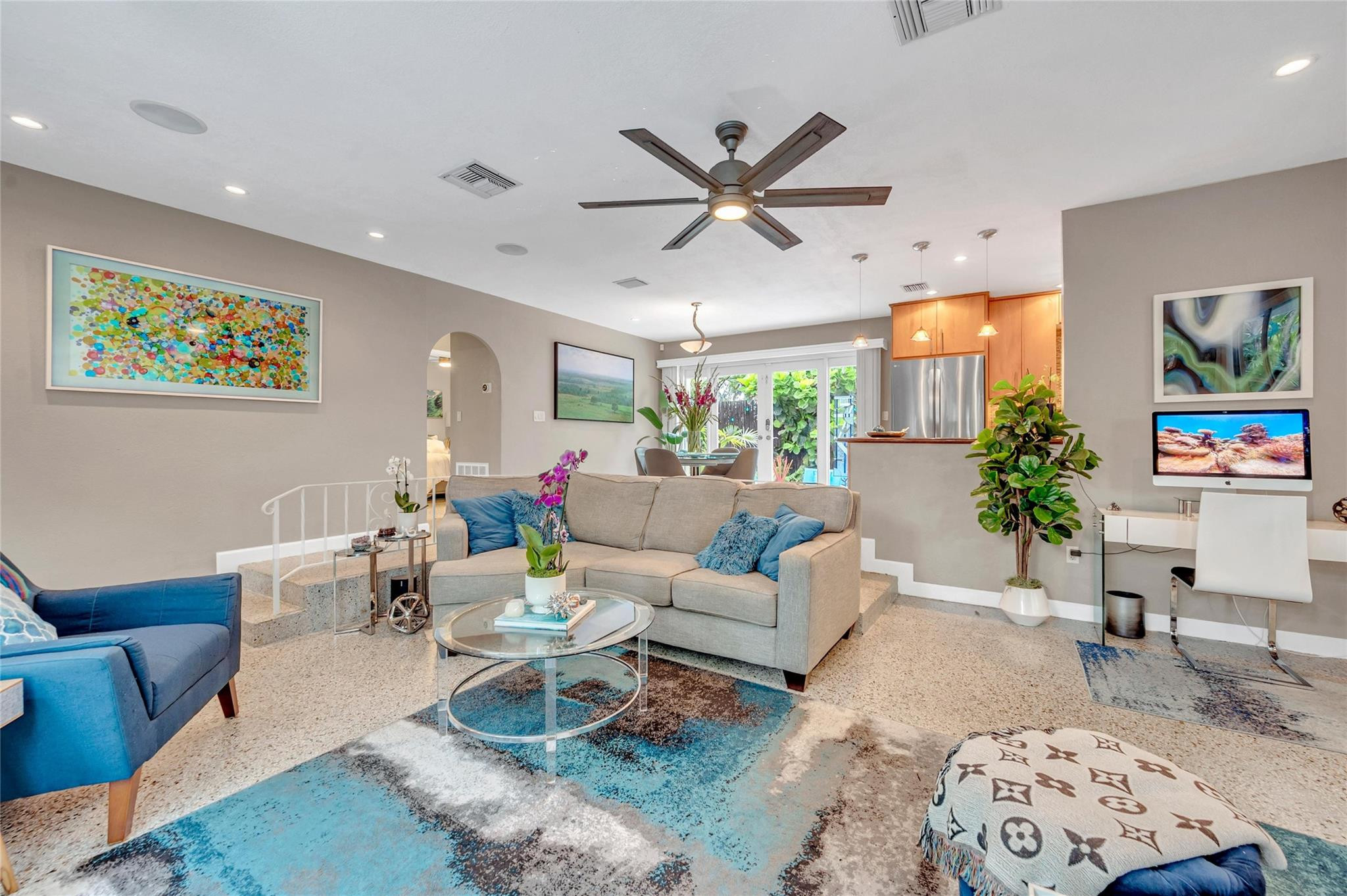 700 NE 15th Court