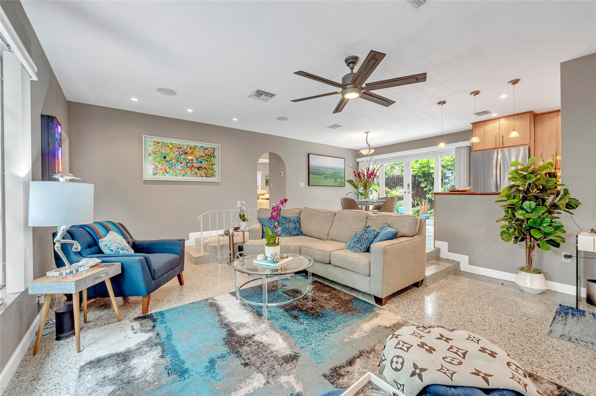 700 NE 15th Court