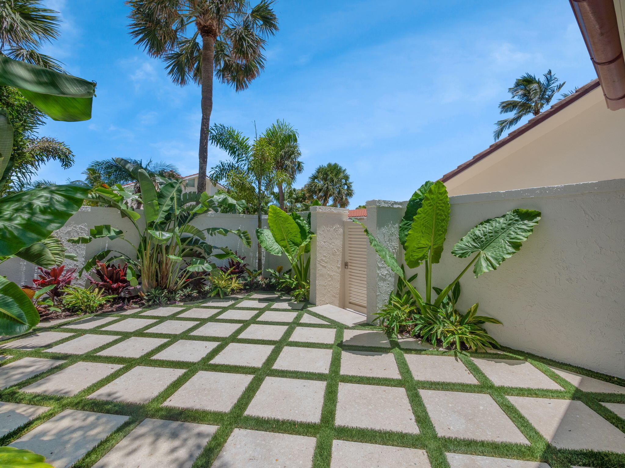105 W Bonefish Circle