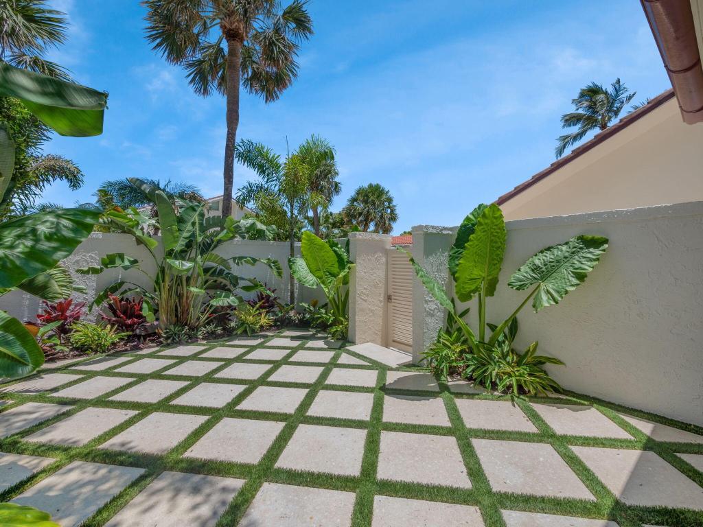 105 W Bonefish Circle