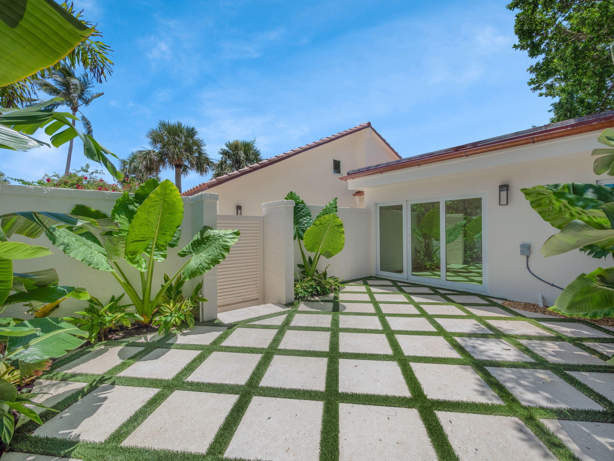 105 W Bonefish Circle