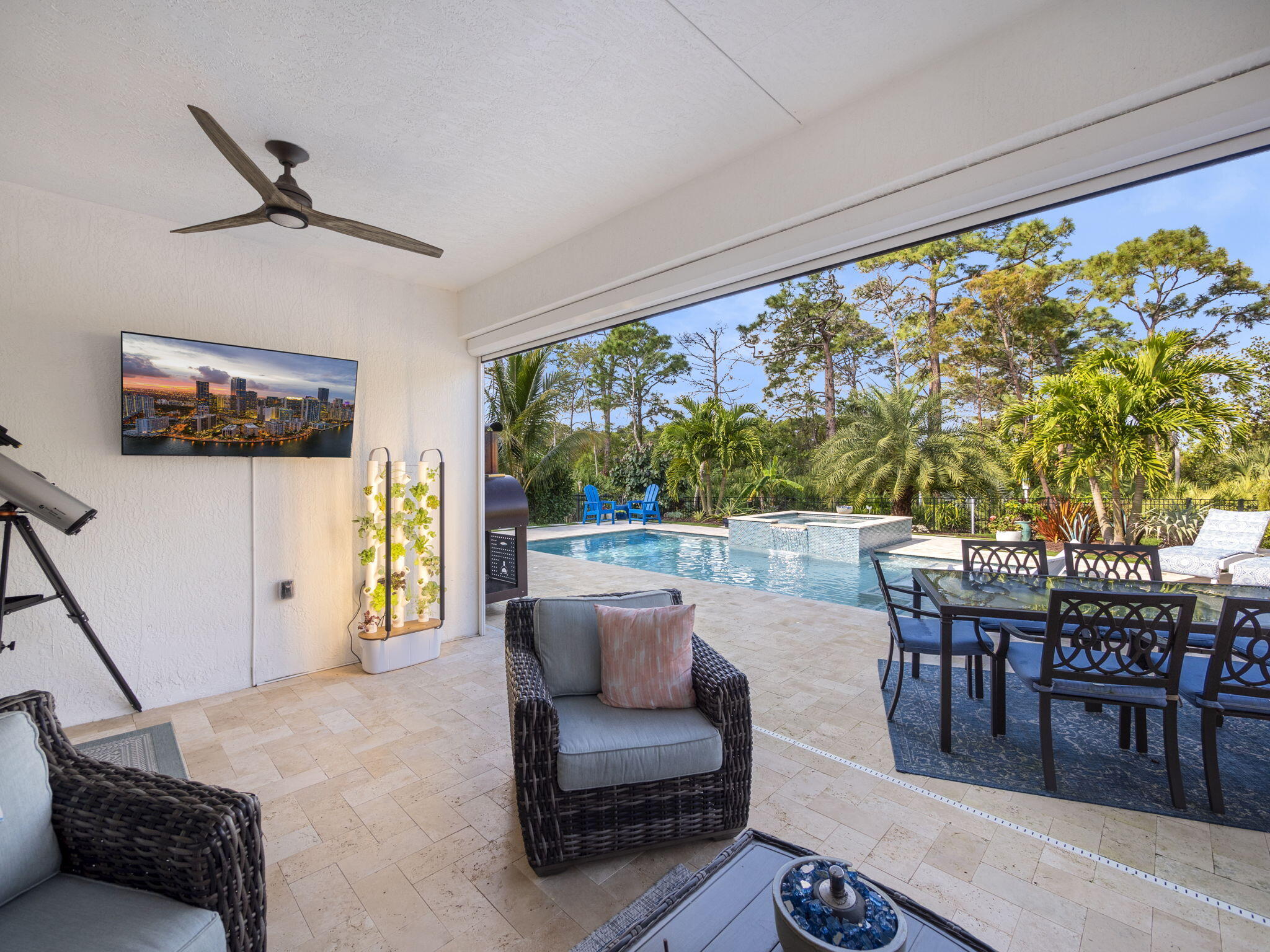 708 SW Riverwatch Place