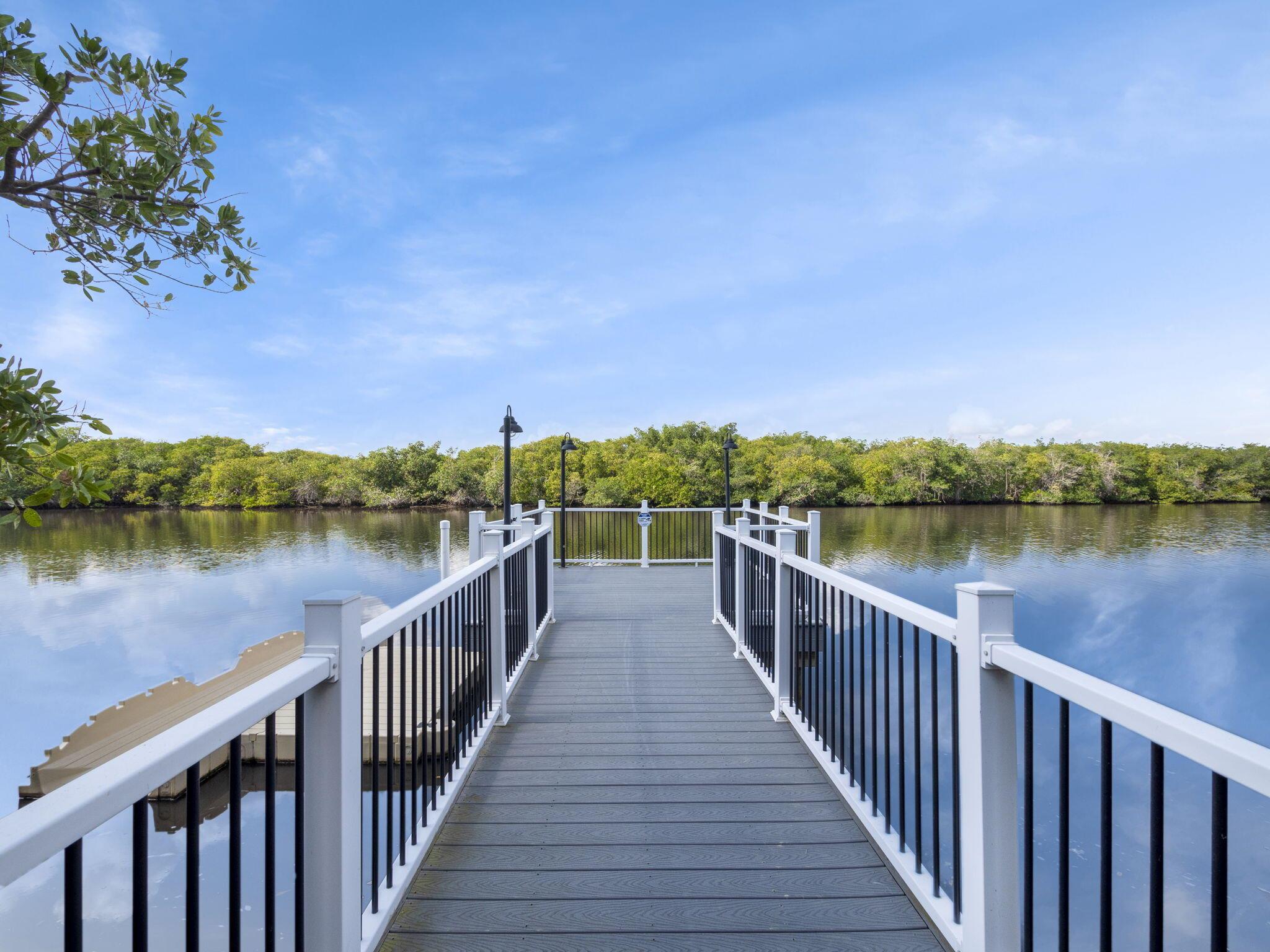 708 SW Riverwatch Place