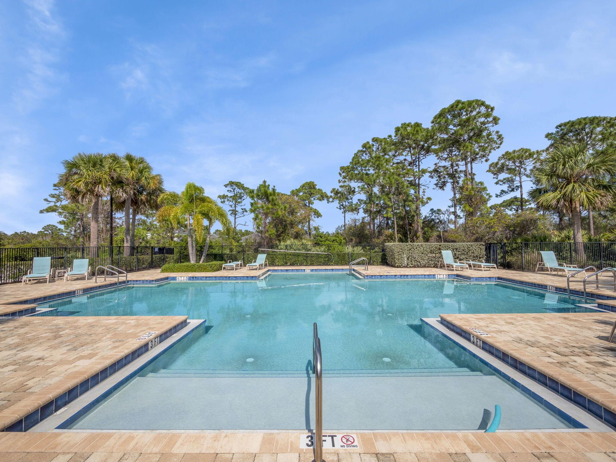 708 SW Riverwatch Place