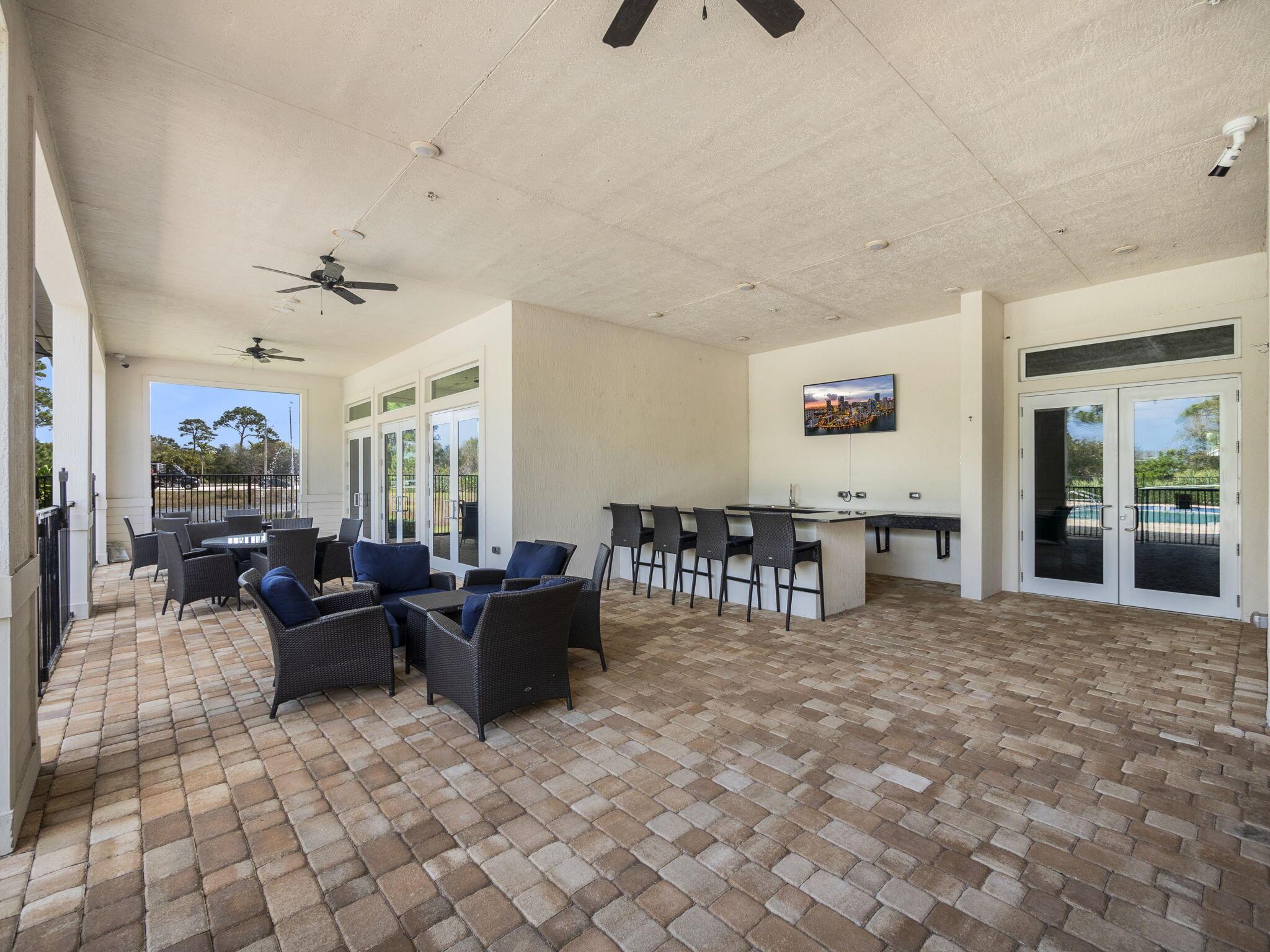 708 SW Riverwatch Place