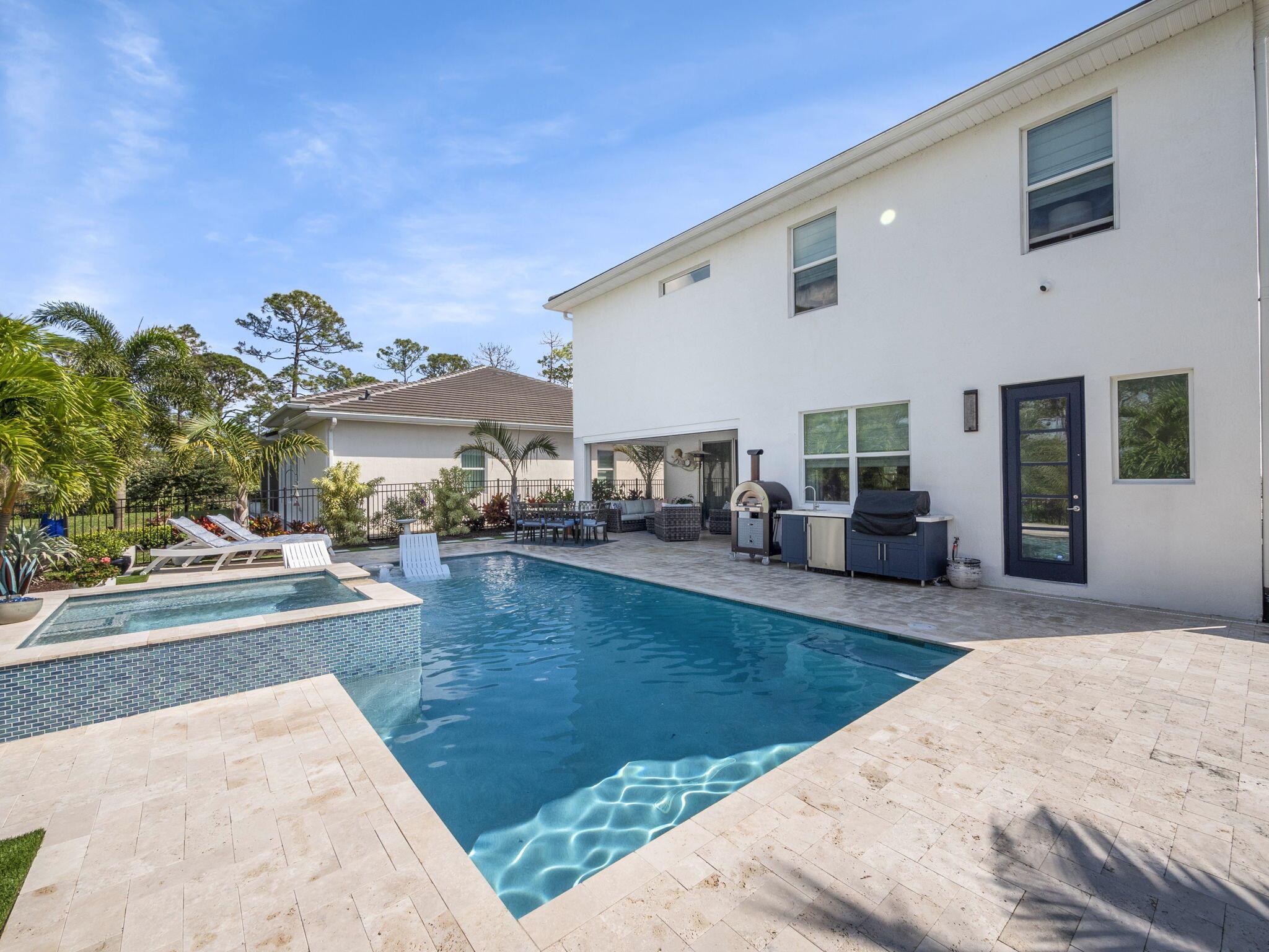 708 SW Riverwatch Place