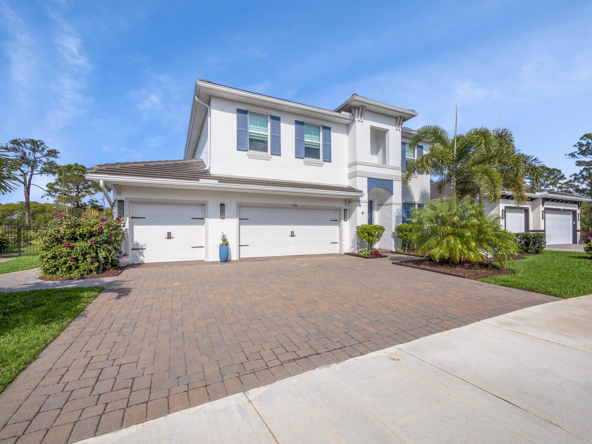 708 SW Riverwatch Place