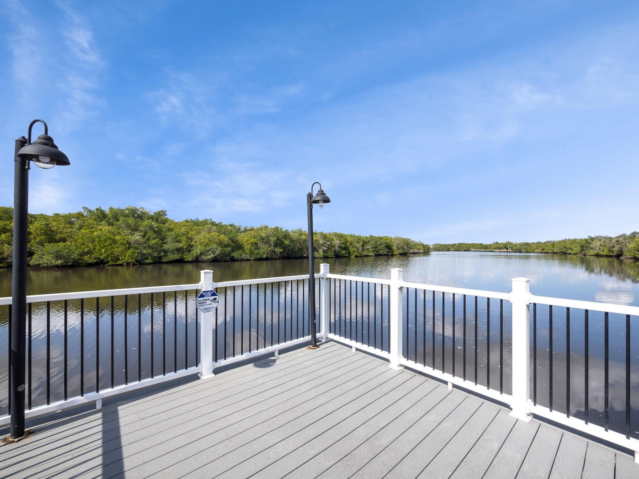 708 SW Riverwatch Place