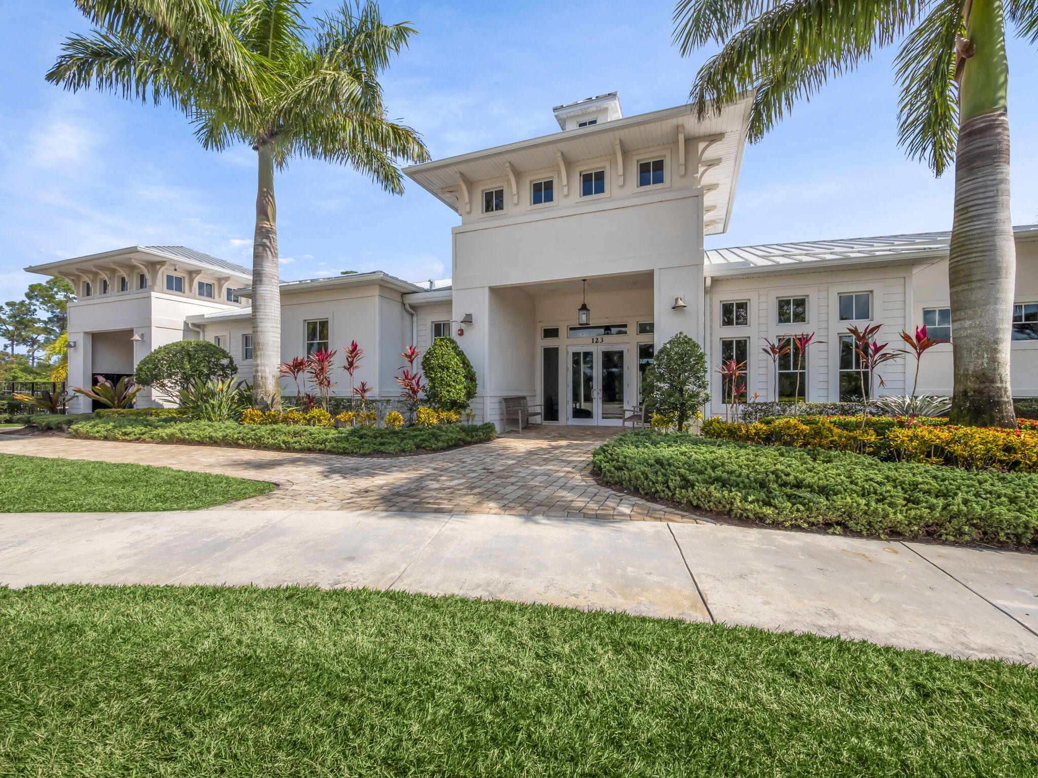 708 SW Riverwatch Place