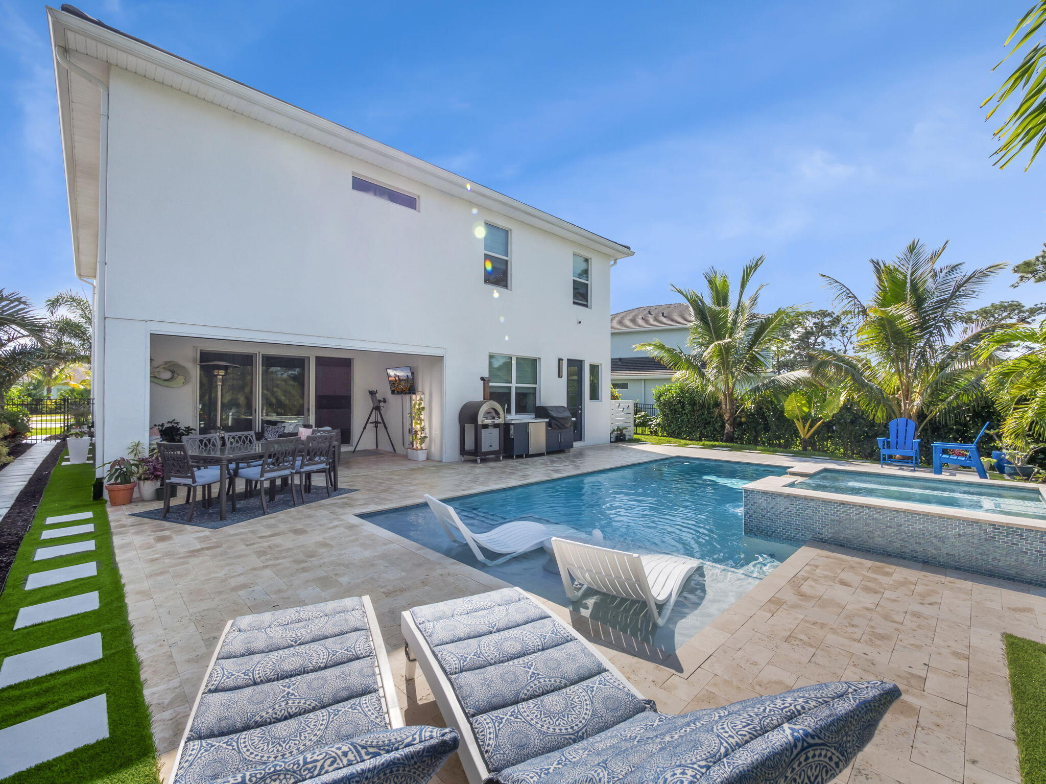 708 SW Riverwatch Place