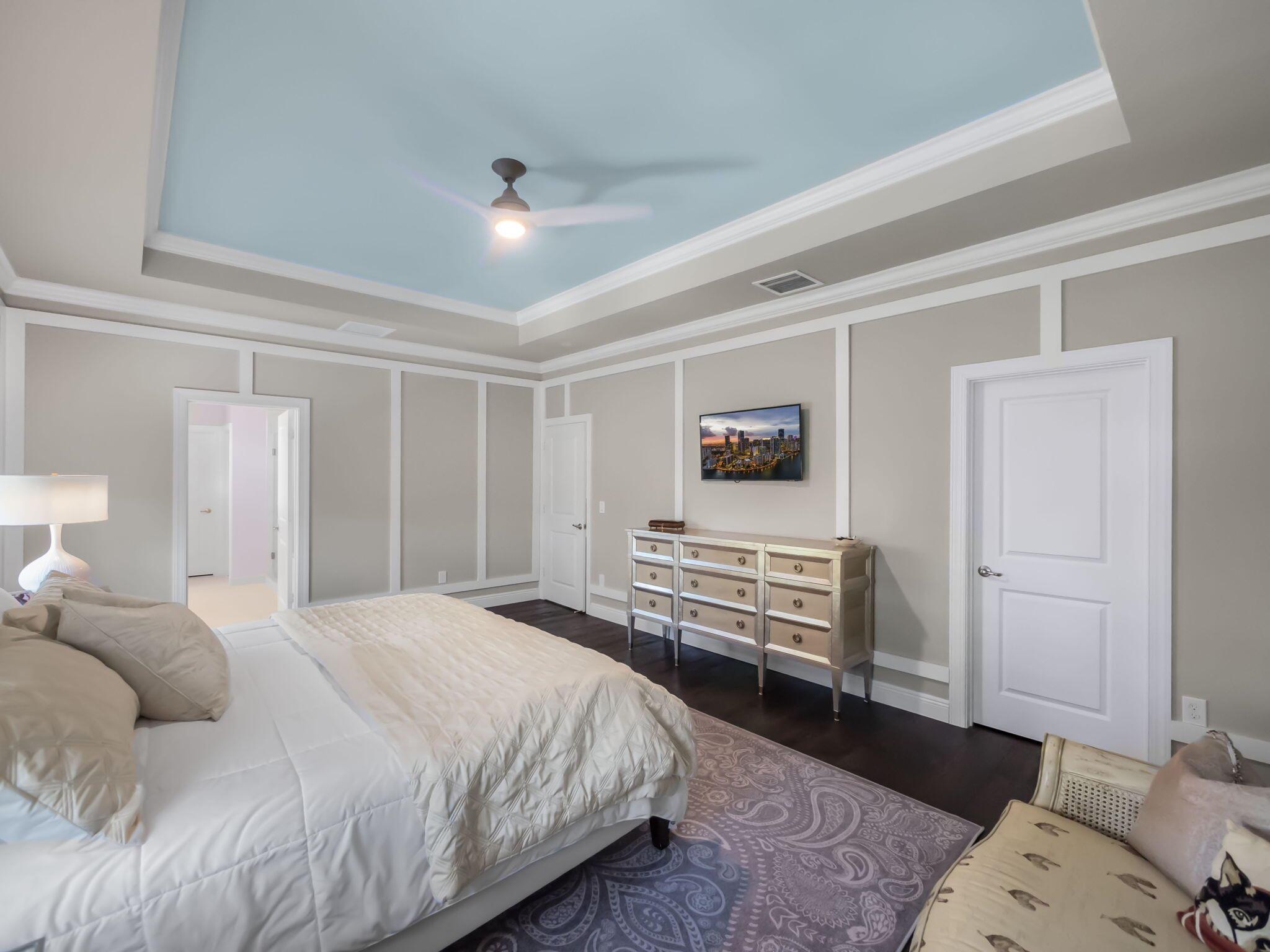 708 SW Riverwatch Place